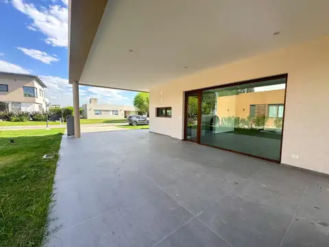 Casa en Venta en Fincas Del Alba, USD 330.000