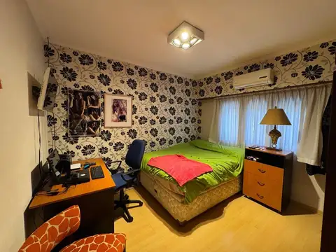 VENTA CASA 5 AMBIENTES CON GARAGE Y FONDO