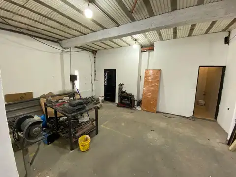 Deposito en Alquiler calle Capdevila 6810. Entre Bidondo y Santa cruz