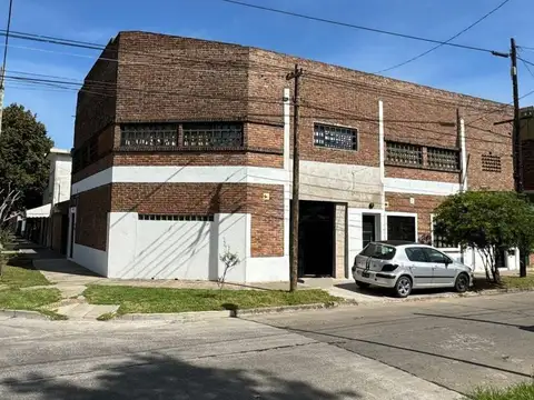 Deposito en Alquiler calle Capdevila 6810. Entre Bidondo y Santa cruz