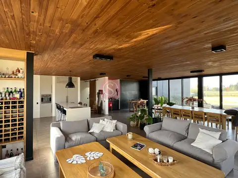 Casa 6 ambientes con 5 baños