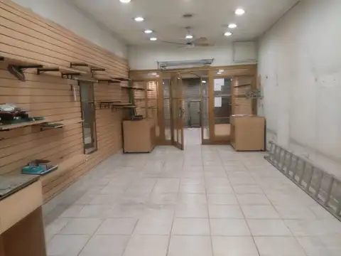 Local todo rubro 123m2, con entrepiso, Patio y Terraza