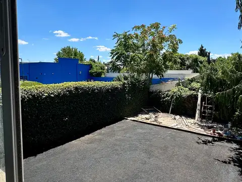 Oficina en Alquiler con 4 cocheras