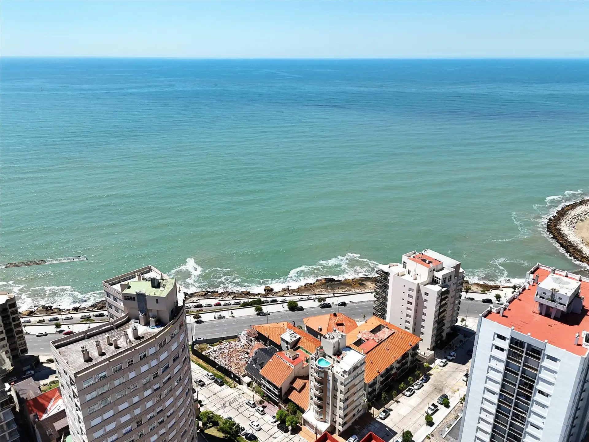 Propiedad apto desarrollo en excelente entorno, frente al mar.