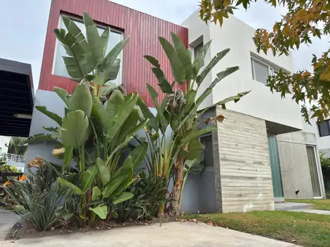 Casa en Alquiler en Ayres Plaza, $ 3.800