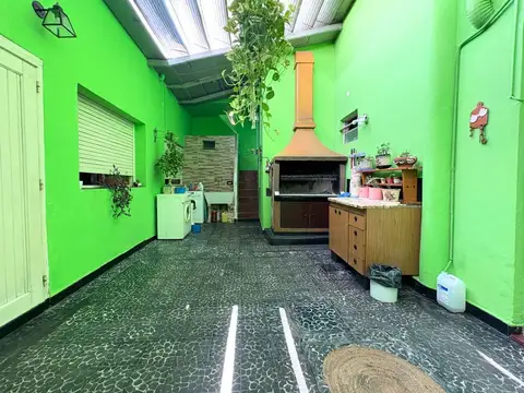 Casa 8 ambientes con 1 baño