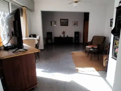 Casa 2 ambientes con 1 baño
