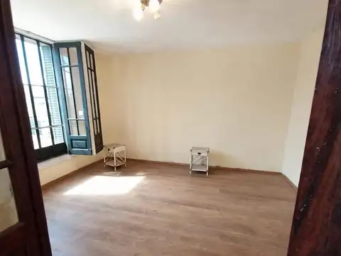 Casa 7 ambientes con 2 baños