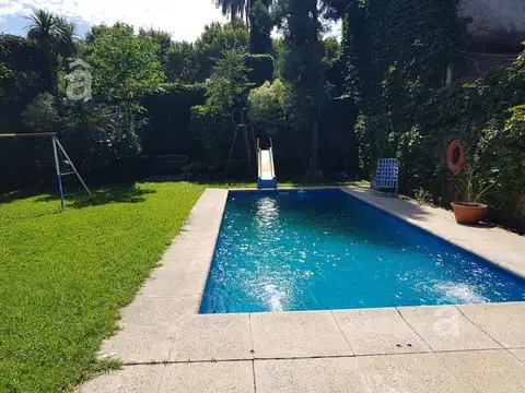 Casa en Venta con 3 cocheras