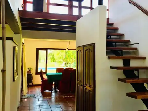 GRAN CASA DE ESTILO CAMPESTRE EN VENTA  EN LOS RAIGALES