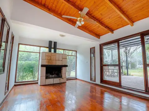 GRAN CASA DE ESTILO CAMPESTRE EN VENTA  EN LOS RAIGALES