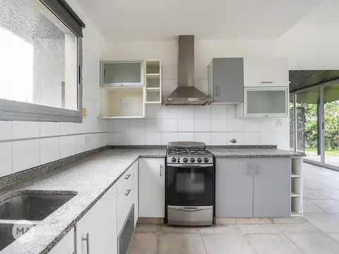 Casa en Alquiler con 1 cochera