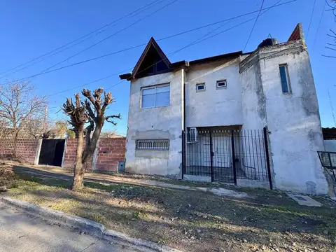 Casa 4 Ambientes En Venta Parque San Martin