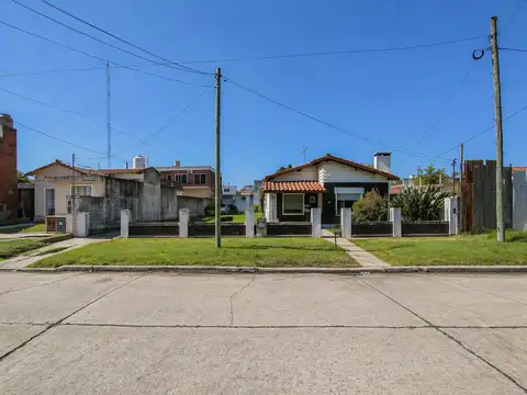 Casa en Castelar Sur: todo el espacio que tu familia necesita sobre un enorme terreno de 790 m²