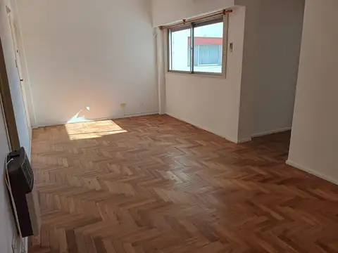 ALQUILO Departamento Olivos, muy bien ubicado