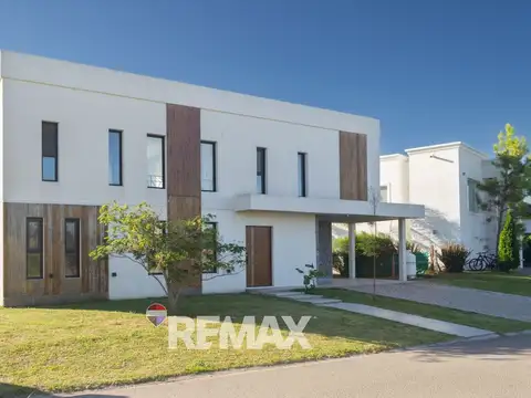 CASA EN VENTA CRUZ DEL SUR 5 AMBIENTES A LA LAGUNA