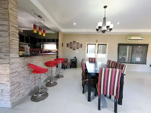 Casa 4 ambientes con 3 baños