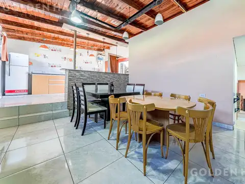 Casa en Venta con 2 cocheras