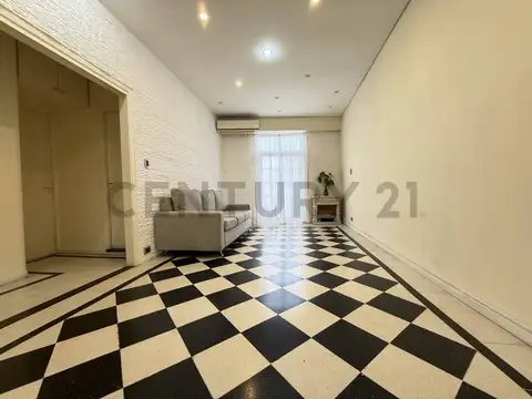 Avenida Escalada 100, Piso 0