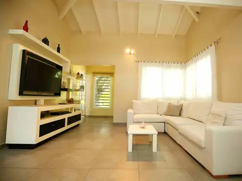 Tupac Amaru y Moreno 100