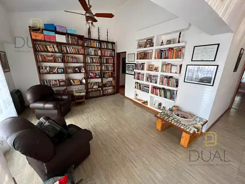 Casa 5 ambientes con 2 baños