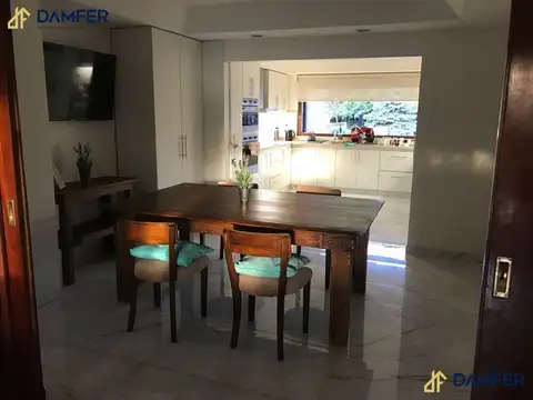 Casa en Venta con 4 cocheras