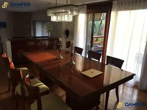 Casa 8 ambientes con 6 baños