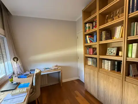 Casa 9 ambientes con 4 baños