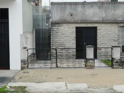 Depto Tipo Casa en Alquiler en Caseros, $ 850.000