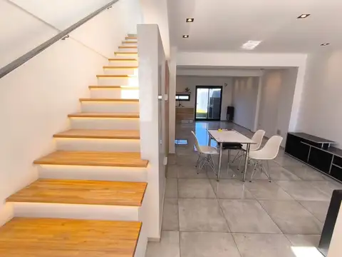 Depto Tipo Casa en Venta 1 año