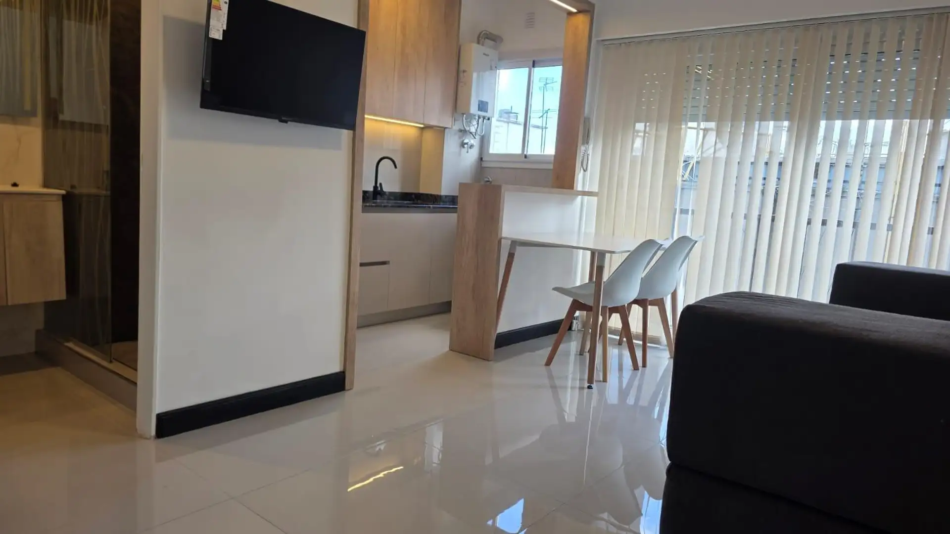 VENTA - Departamento 1 ambiente amoblado a 100 metros de Plaza Colón