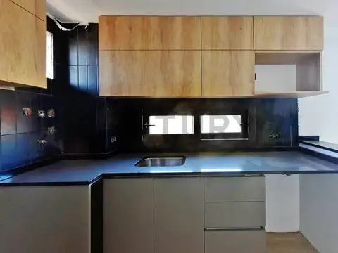 VENTA DEPTO 3 AMBIENTES CON BALCON Y COCHERA EN SAN MARTIN.