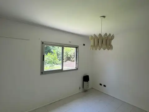 Casa en Alquiler con 1 cochera