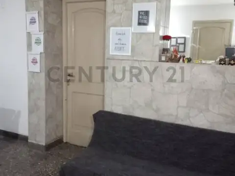 J. F. KENEDY 100, Piso 0