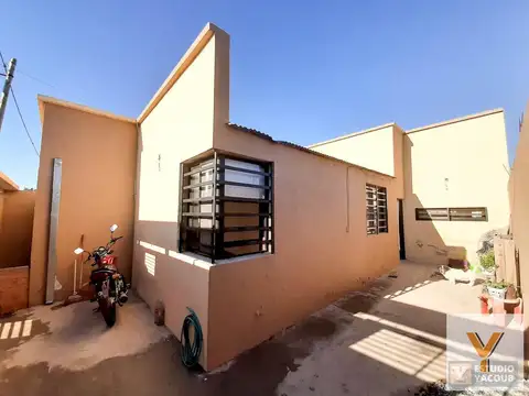 Casa 4 ambientes con 2 baños