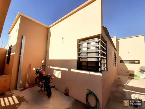 Casa en alquiler - 3 dormitorios 2 baños - 280mts2 - Manuel B. Gonnet