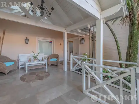 Casa en Venta en Acassuso Libertador  /  Solis, USD 2.390.000