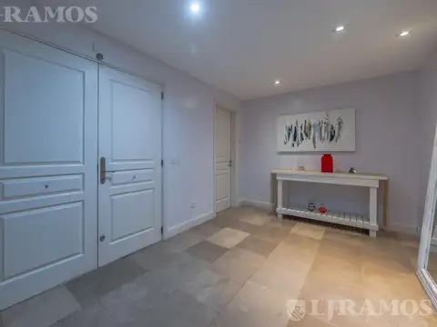 Casa 10 ambientes con 6 baños