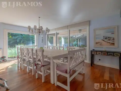 Casa en Venta con 8 cocheras