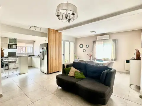 Casa 3 ambientes con 2 baños
