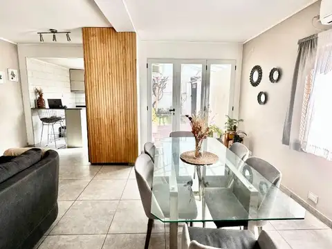 Casa 2 dorm, patio y quincho - Temperley - Gral Paz 815