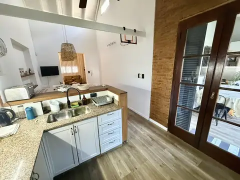 Casa 4 ambientes con 2 baños