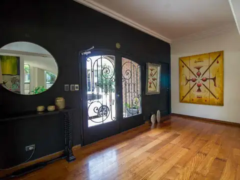 Casa 12 ambientes con 5 baños