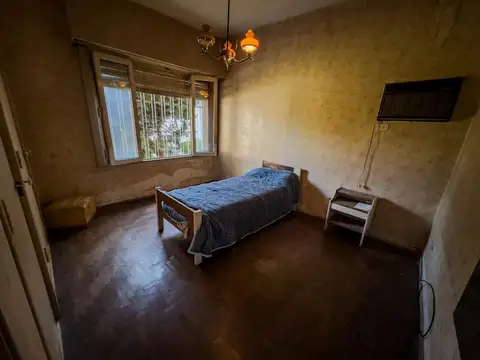 Casa en venta de tres ambientes en Moron Apto Credito