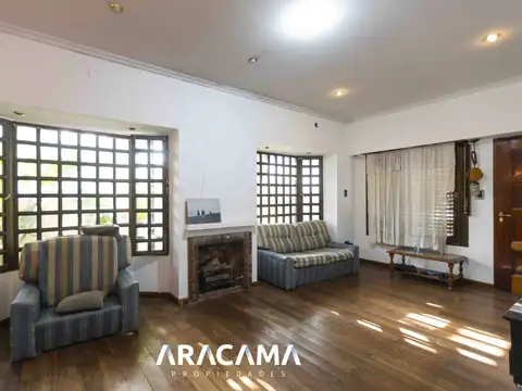 Casa 5 ambientes con 2 baños