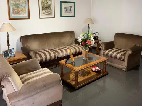 Casa 9 ambientes con 3 baños