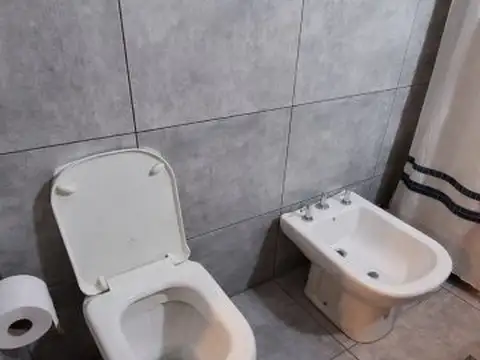 Casa 5 ambientes con 1 baño