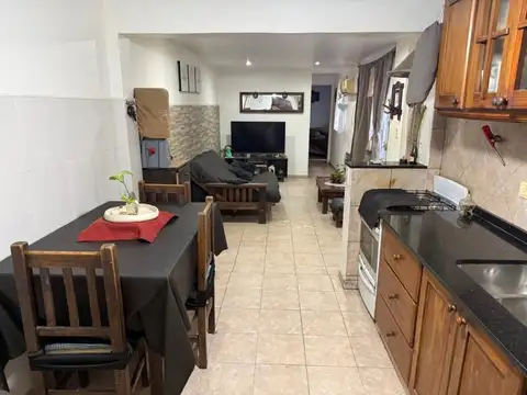 CHALET CON 2 LOCALES COMERCIALES SOBRE IMPORTANTE AVENIDA