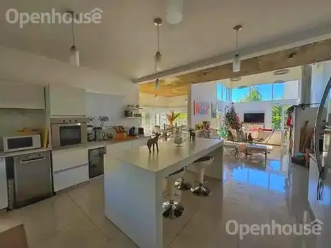 Casa 5 ambientes con 3 baños