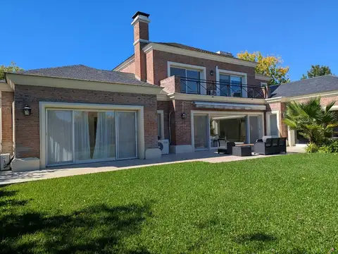 Venta casa 4 dormitorios pileta La Isla Nordelta